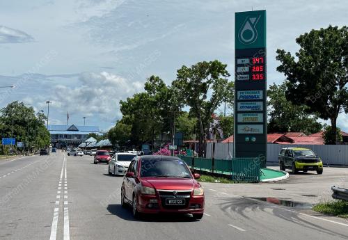 TINJAUAN STESEN MINYAK SEKITAR RANTAU PANJANG