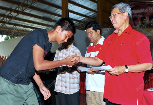 DATUK SERI MUSTAPA MOHAMED