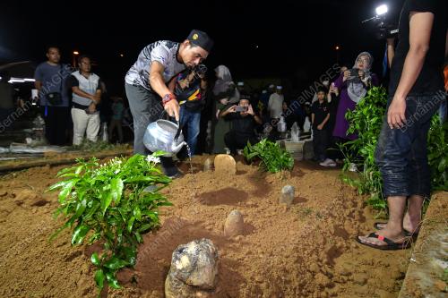 KEBUMI JENAZAH ALLAHYARHAM ISTIQOMAH