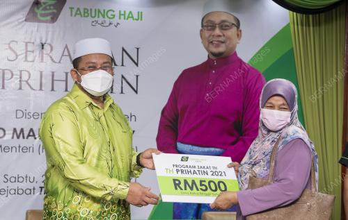 DATUK AHMAD MARZUK SHAARY