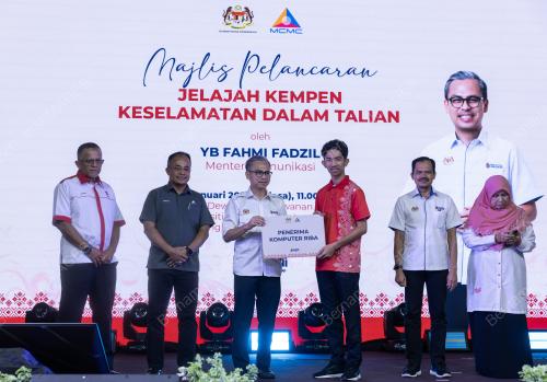FAHMI FADZIL