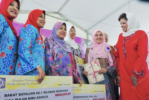DATUK SERI SHAHRIZAT ABDUL JALIL