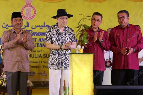 TENGKU MUHAMMAD FAKHRY PETRA