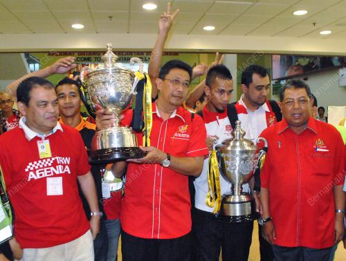 KB03_21102012_PIALA_M_SIA