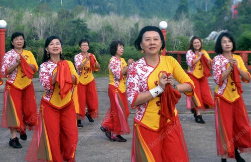 TARIAN TRADISIONAL CINA