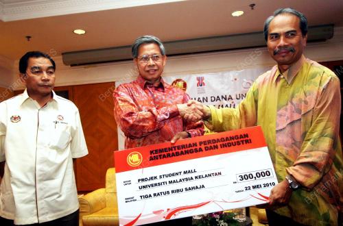 MUSTAPA MOHAMED