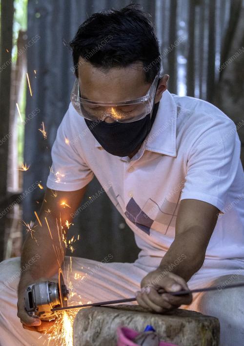 PEMUDA PANDAI BESI