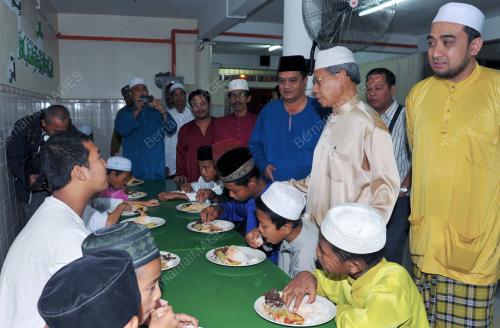 DATUK SERI MUSTAPA MOHAMED