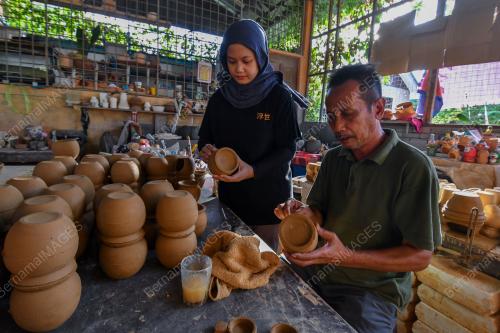 BELIPOT TANAH LIAT