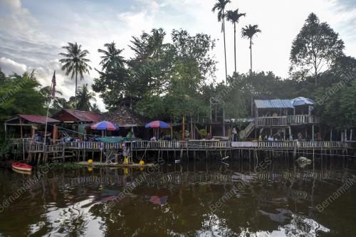 KAMPUNG PULAU TENGAH