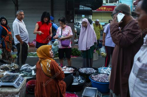PENIAGA WANITA PASAR SITI KHADIJAH