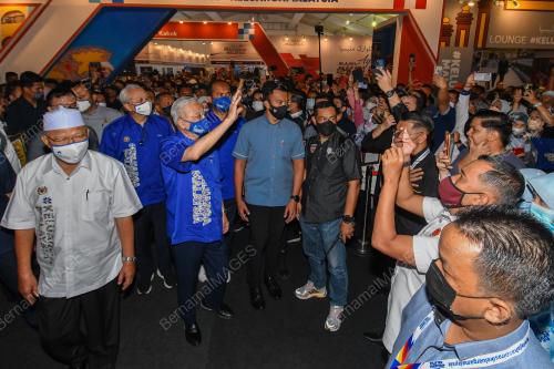 DATUK SERI ISMAIL SABRI YAAKOB