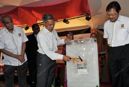 DATUK SERI MUSTAPA MOHAMED