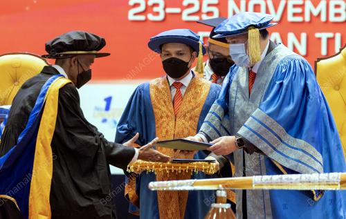 SULTAN MUHAMMAD V