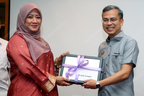 AHMAD FAHMI MOHAMED FADZIL