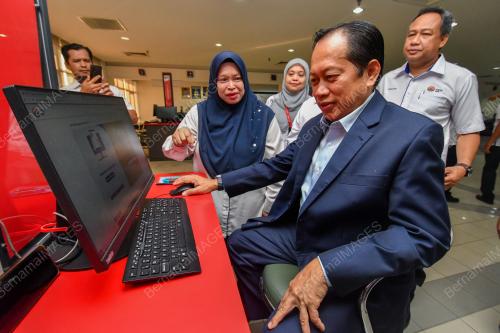 DATUK SERI AHMAD MASLAN