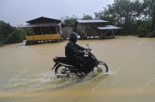 TINJAUAN CUACA HUJAN