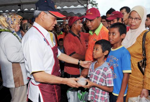 DATUK SERI MUSTAPA MOHAMED