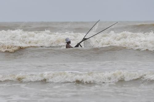 TINJAUAN MONSUN TIMUR LAUT