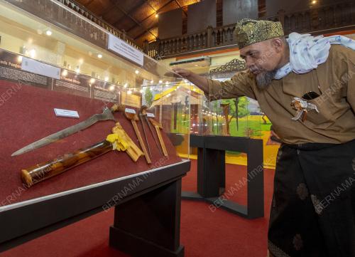 DR NIK MUHAMMAD ZAWAWI SALLEH