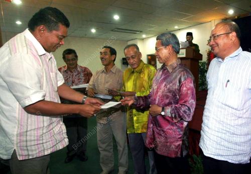 MUSTAPA MOHAMED