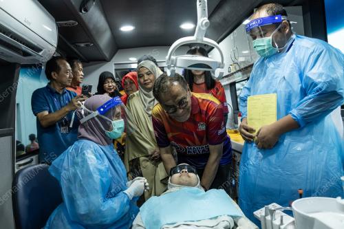 DATUK SERI DR DZULKEFLY AHMAD