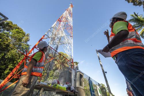 MENARA TELEKOMUNIKASI JENDELA