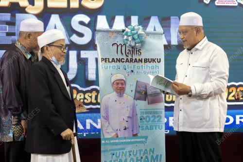 DATUK AHMAD YAKOB 