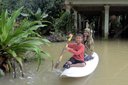 TINJAUAN BANJIR DI KAMPUNG JERANGGAU