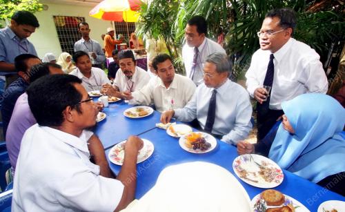 MUSTAPA MOHAMED