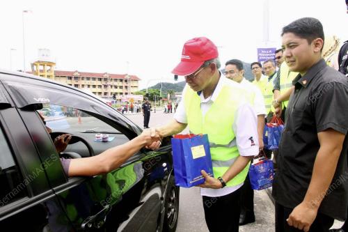 DATUK SERI MUSTAPA MOHAMED