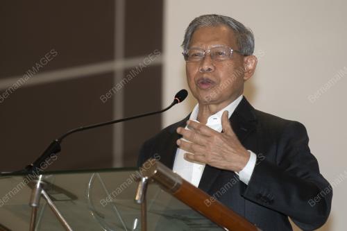 DATUK SERI MUSTAPA MOHAMED