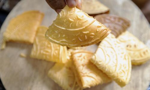 KUIH KAPIT EMPAT DARA