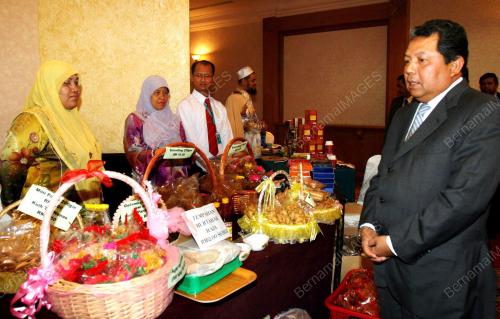 AWANG ADEK HUSSIN