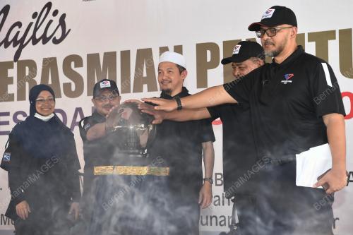 NIK MOHAMAD ABDUH NIK ABDUL AZIZ