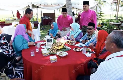 KB03_30082012_TOURISM_RAYA