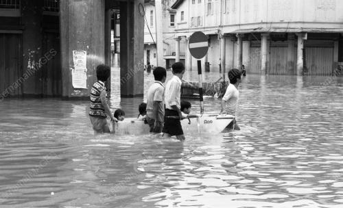 KB043_06022015_BANJIR_DI_KELANTAN