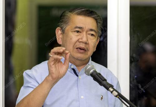 DATUK SERI SALAHUDDIN AYUB