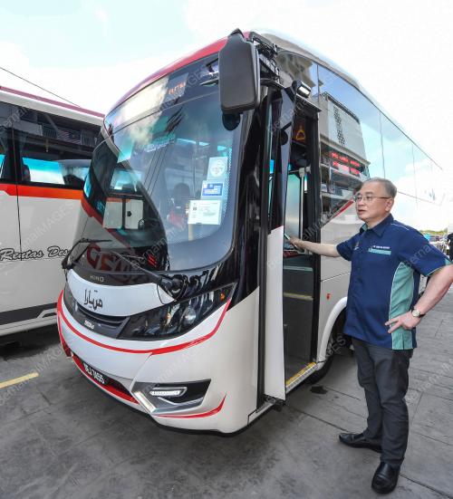 DATUK SERI DR WEE KA SIONG