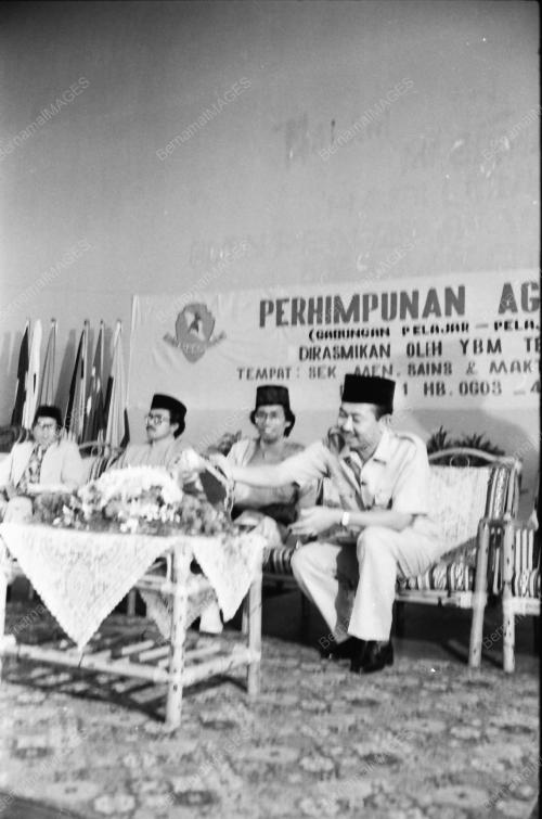 PERSIDANGAN
