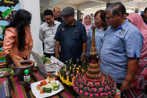 DATUK AARON AGO DAGANG