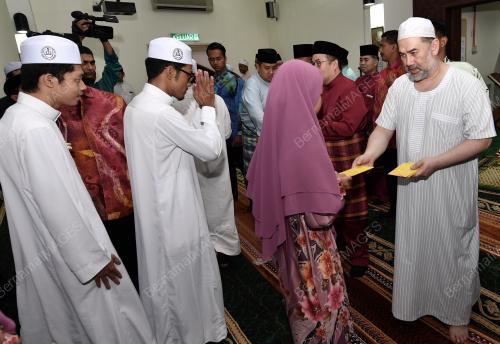 KB04_04062018_AGONG_BN201806019845