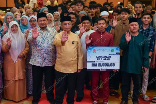 DATUK DR MOHD NAIM MOKHTAR