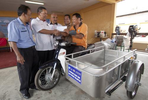 KB04_04102015_NELAYAN_BANTUAN