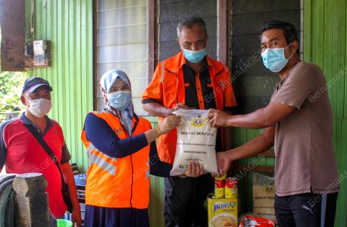 BANTUAN MANGSA BANJIR