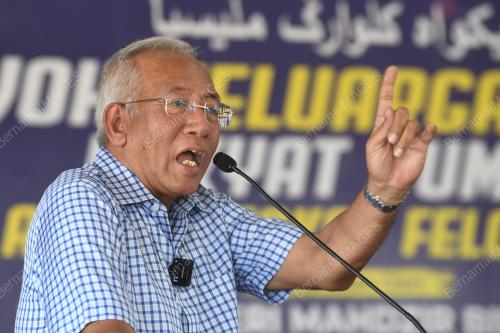 DATUK SERI MAHDZIR KHALID