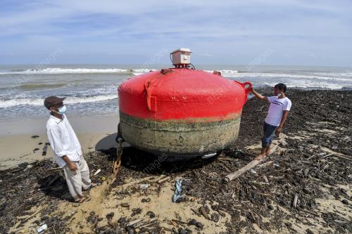PELAMPUNG BOYA TERDAMPAR