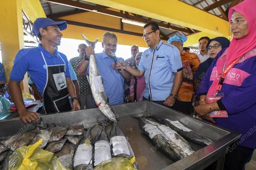 DATUK DR NOOR ZARI HAMAT