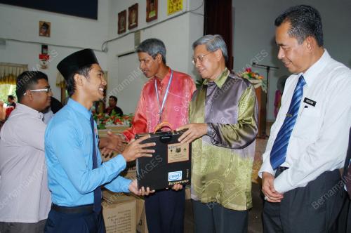 MUSTAPA MOHAMED