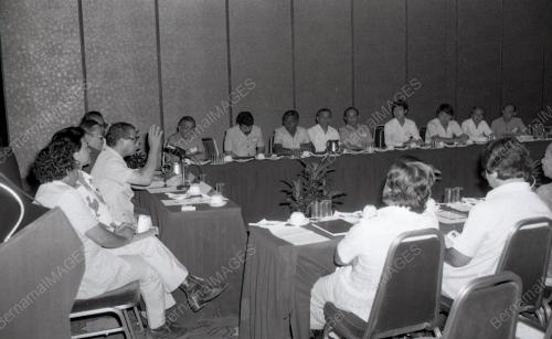 KB04_08012015_PERTEMUAN_PERNIAGAAN